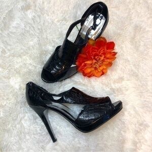 NWOT Anne Michelle Foxy Stiletto Peep Toe Faux Alligator Heels, Black, Sz. 10